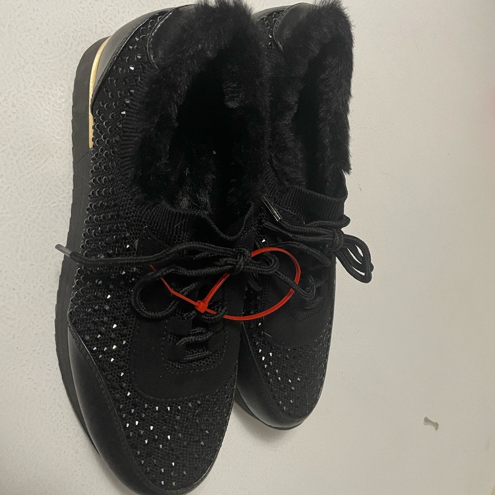 Kenneth Cole Cari Cozy Black Rhinestone Sneakers Size 7.5